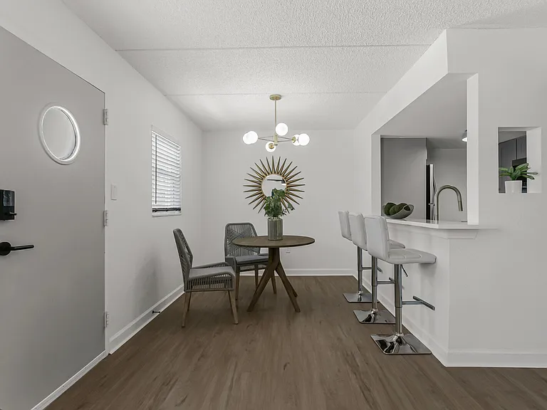 Soho Apartments — Photo 32
