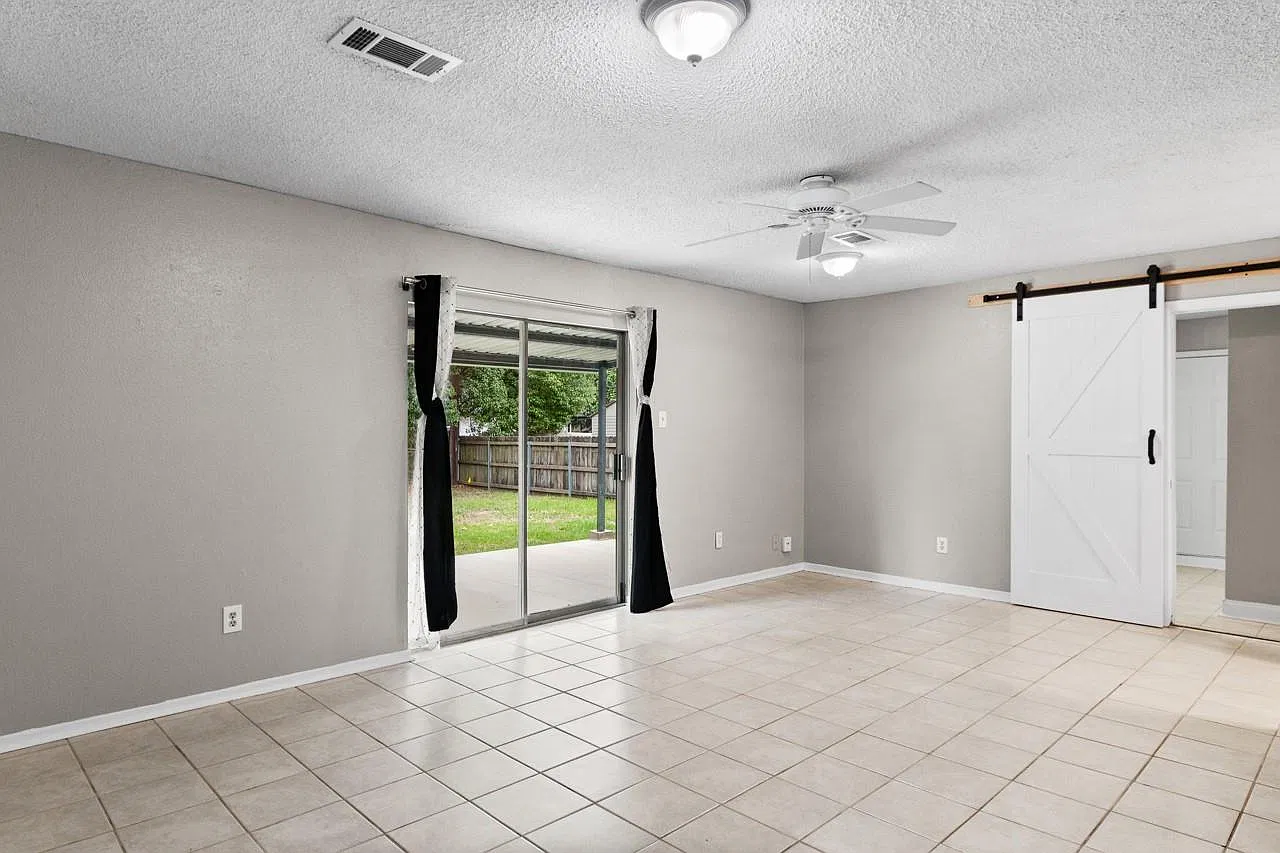 4 bed, 1.5 bath, 1487 sqft, $1,950 — Photo 2