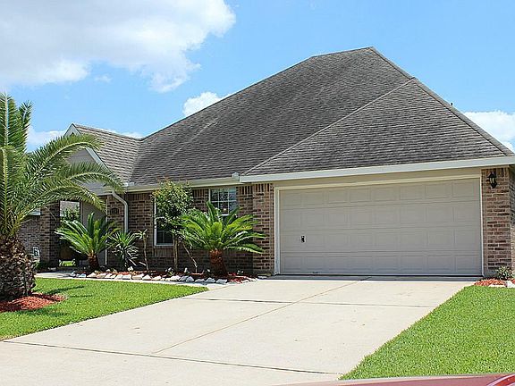Great Curb Appeal!