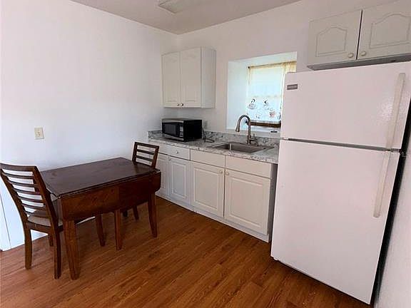 3rd image of 862 Caribbean Dr #B