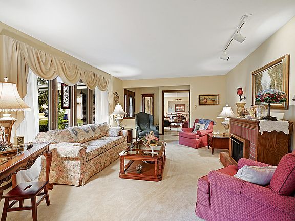 3rd image of 7943 W Ponderosa Ct