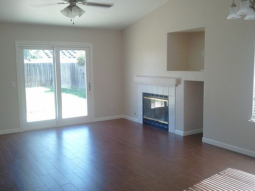 2nd image of 4321 E Paradise Ave
