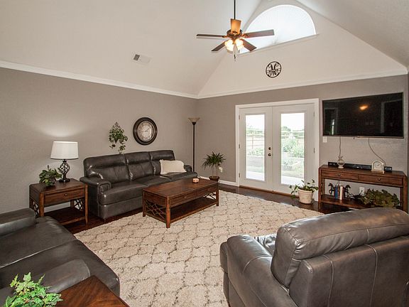 3rd image of 7301 Oak Dr