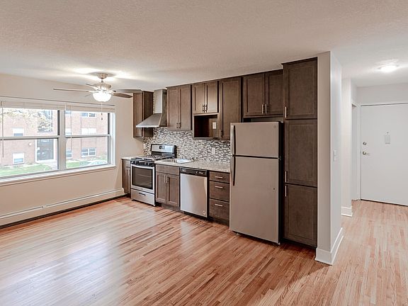 Studio, 1BA - 377 SF