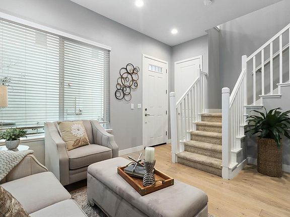 4th image of 360 Cypress Ave