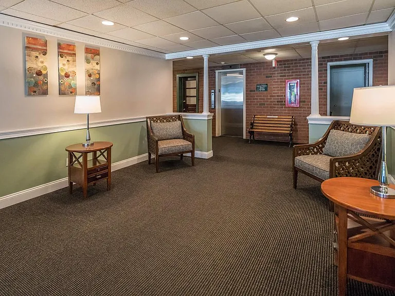 Groton Towers — Photo 16