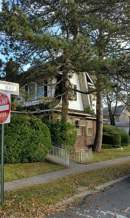 2nd image of 720 Forest Ave