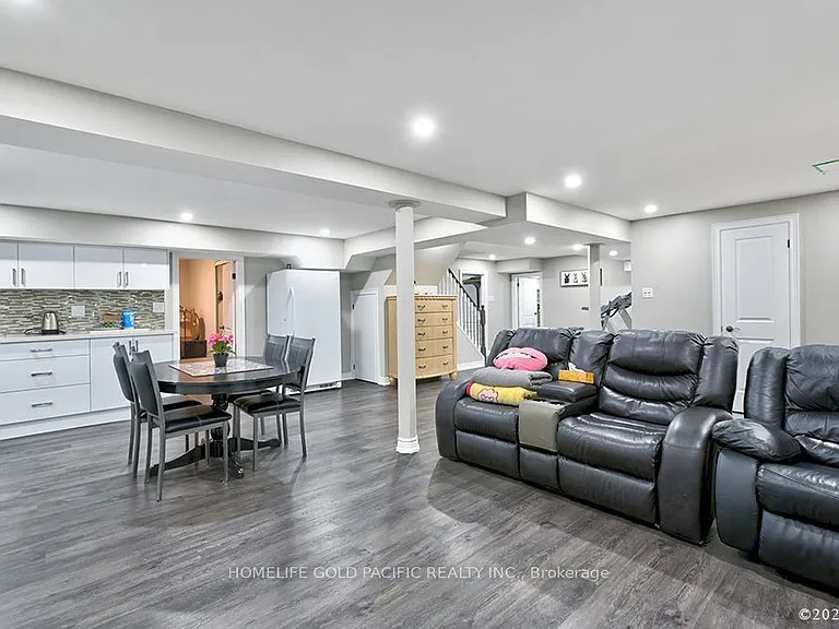 48 Havagal Cres — Photo 34