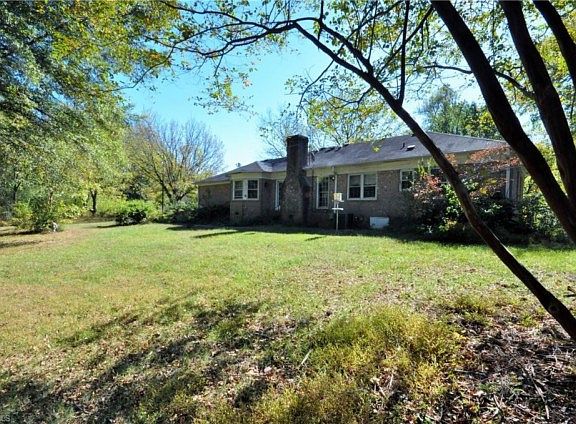 4th image of 2124 Kivett Dr