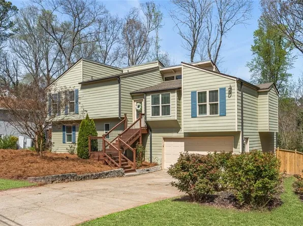 4815 Highpoint Dr NE, Marietta, GA 30066