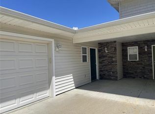 392 N Clayview Dr, Liberty, MO 64068