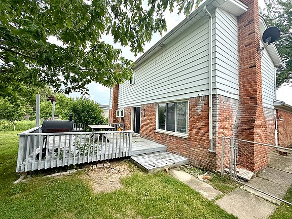 3rd image of 1625 Lakewood Dr