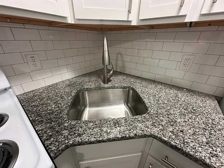 Crestwood Apartments — Photo 10