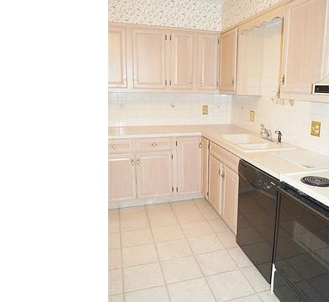 2nd image of 924 Memorial Pkwy APT 101