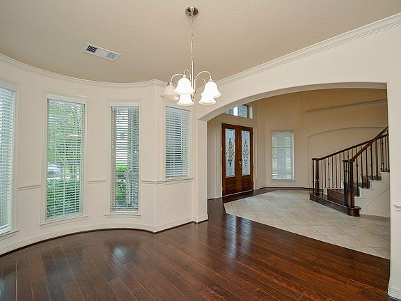 5th image of 23610 Esperia St
