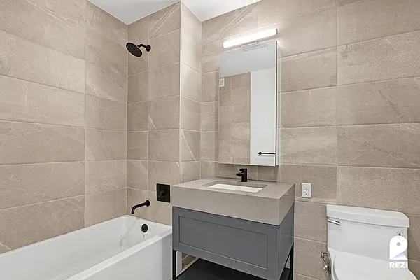 Rented by REZI | media 35