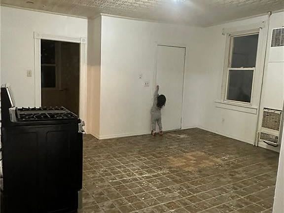 4th image of 623 Douglas Ave