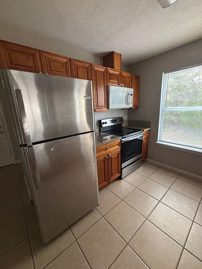 754 Sherman Ave — Photo 2