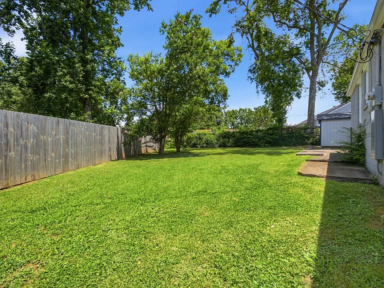 240 Ridgeway Dr — Photo 25