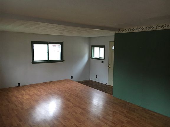 3rd image of 509 W Maple Ave