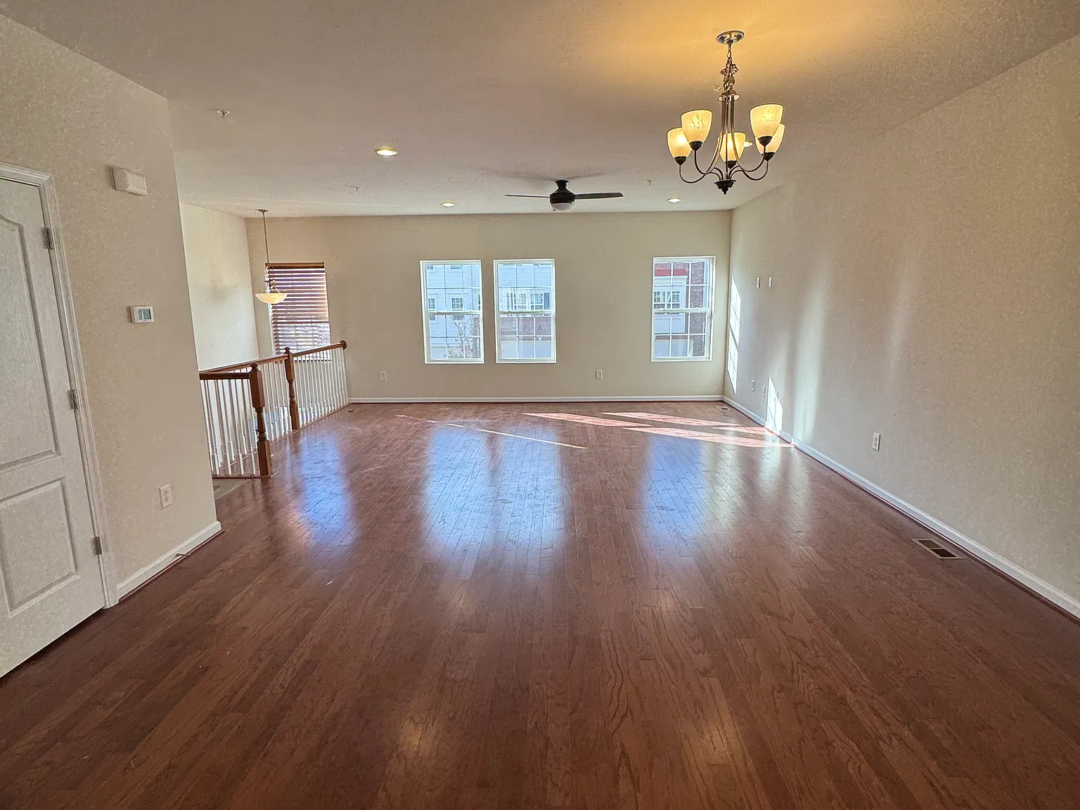 4 bed, 3.5 bath, 2480 sqft, $3,300 — Photo 2