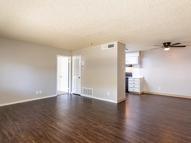 Luxe East - 1 Bedroom, 1 Bath