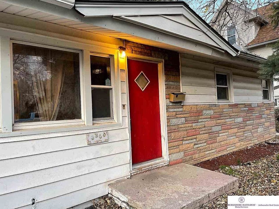 1st image of 3860 Parker St