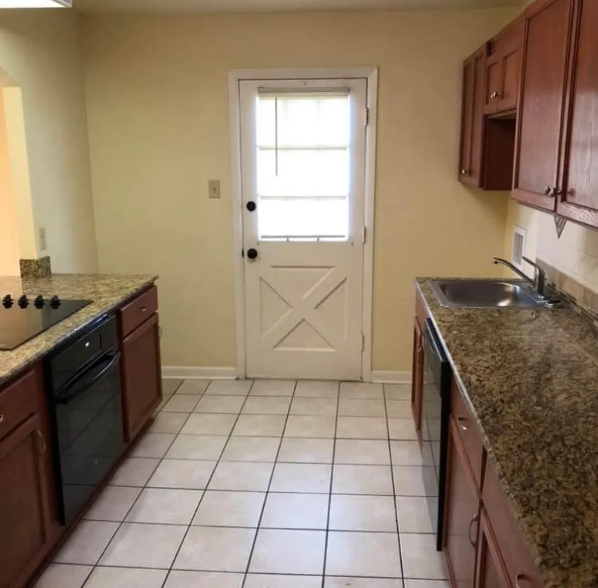 4 bed, 1.5 bath, 1600 sqft, $1,850 — Photo 2