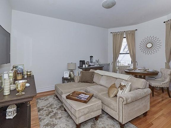 4th image of 60 W 76th St APT 6d