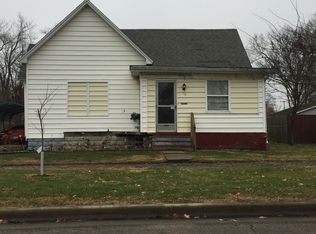 16 Cedar St, Pana, IL 62557