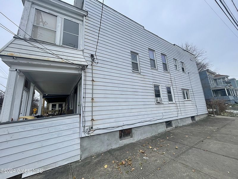 3rd image of 390 3rd Street