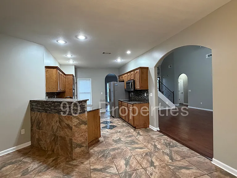 3777 Pavilion Cir — Photo 6