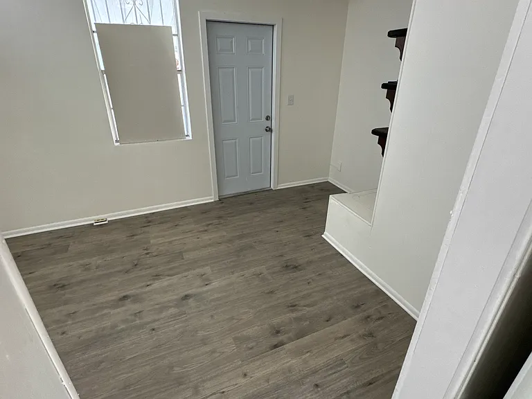 975 SW 2nd St #4 — Photo 3