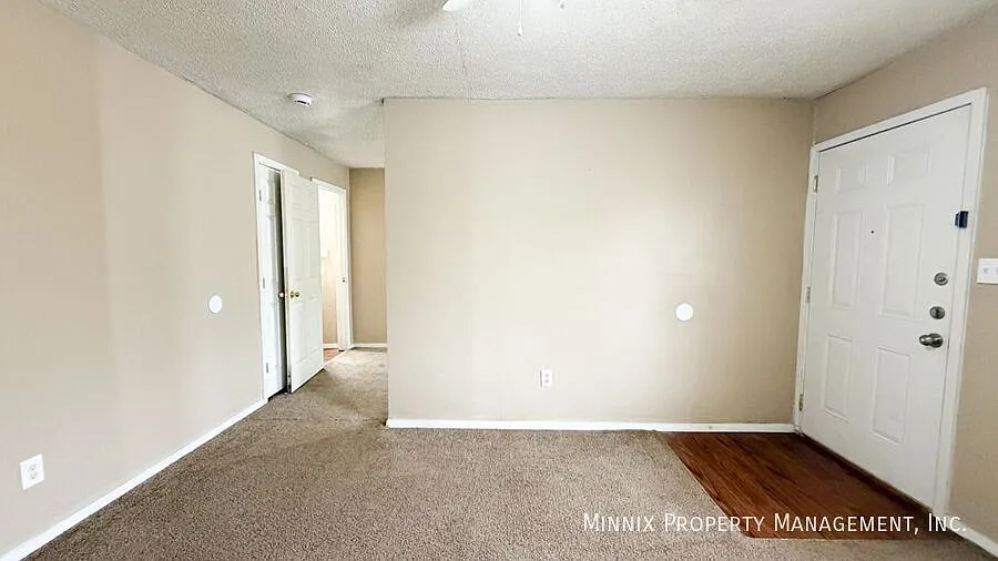310 E Lynn St. — Photo 2