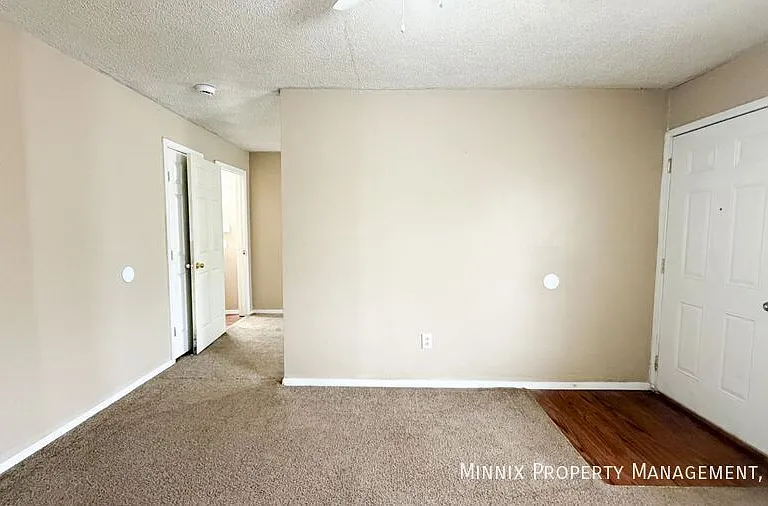 310 E Lynn St — Photo 3