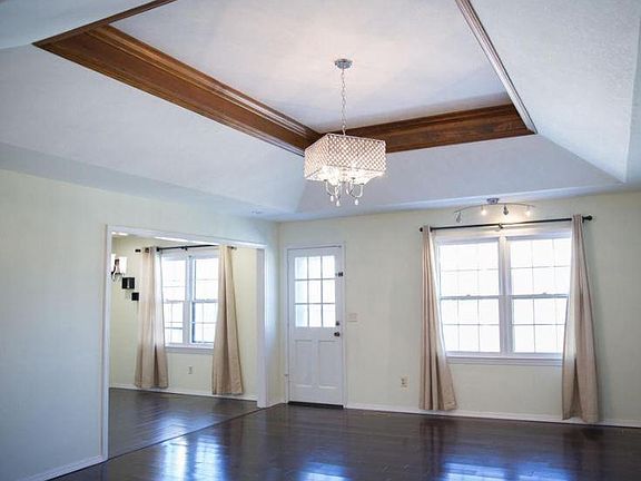 3rd image of 1013 E Rockwood St