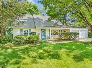11 Dahlia Rd, Somerset, NJ 08873