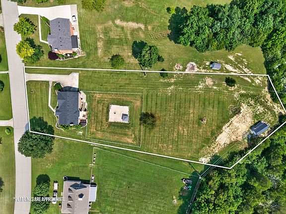 2nd image of 121 Mockingbird Hill Dr