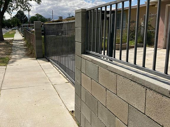 2nd image of 821 W Avenue H8