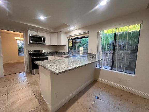 2nd image of 821 Mulberry Dr