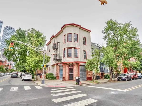 151 Chestnut Avenue image 1 of 45