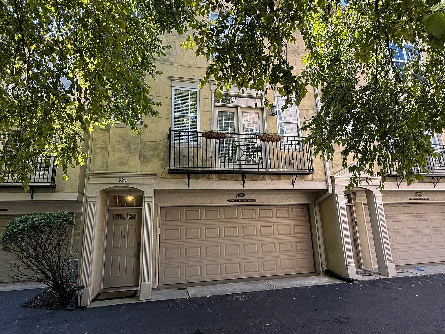 2 bed, 2.5 bath, 1794 sqft, $3,200 — Photo 1