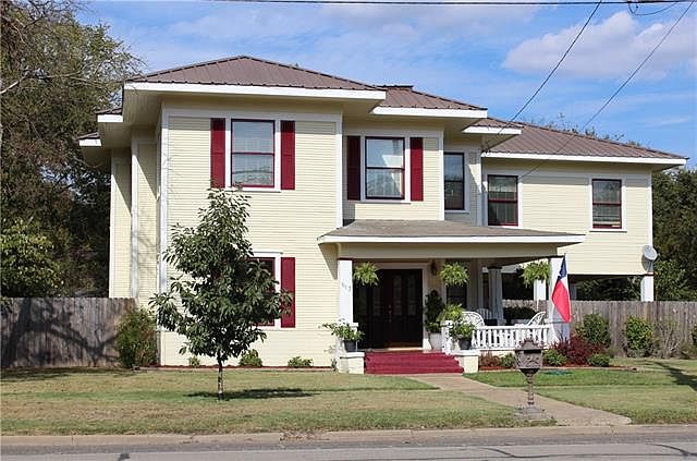 1st image of 613 E Marvin Ave