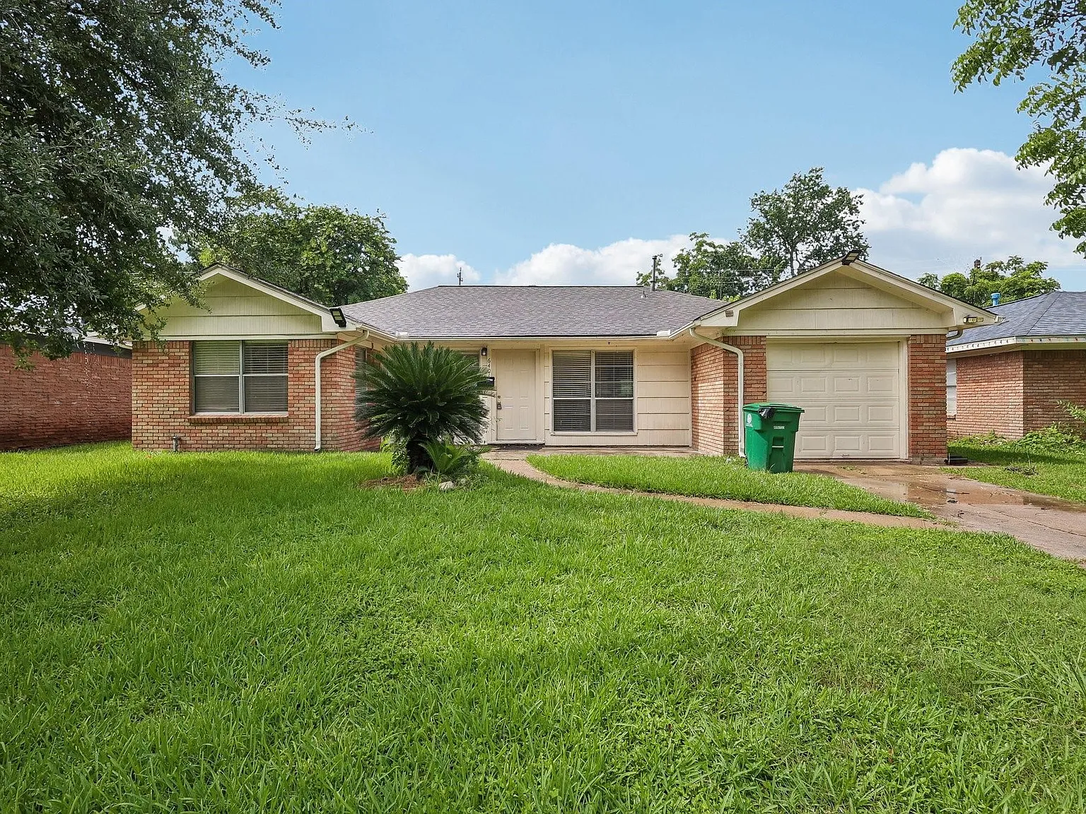 3 bed, 1.5 bath, 1300 sqft, $1,845 — Photo 2