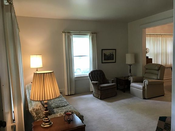 5th image of 825 W Huron Ave