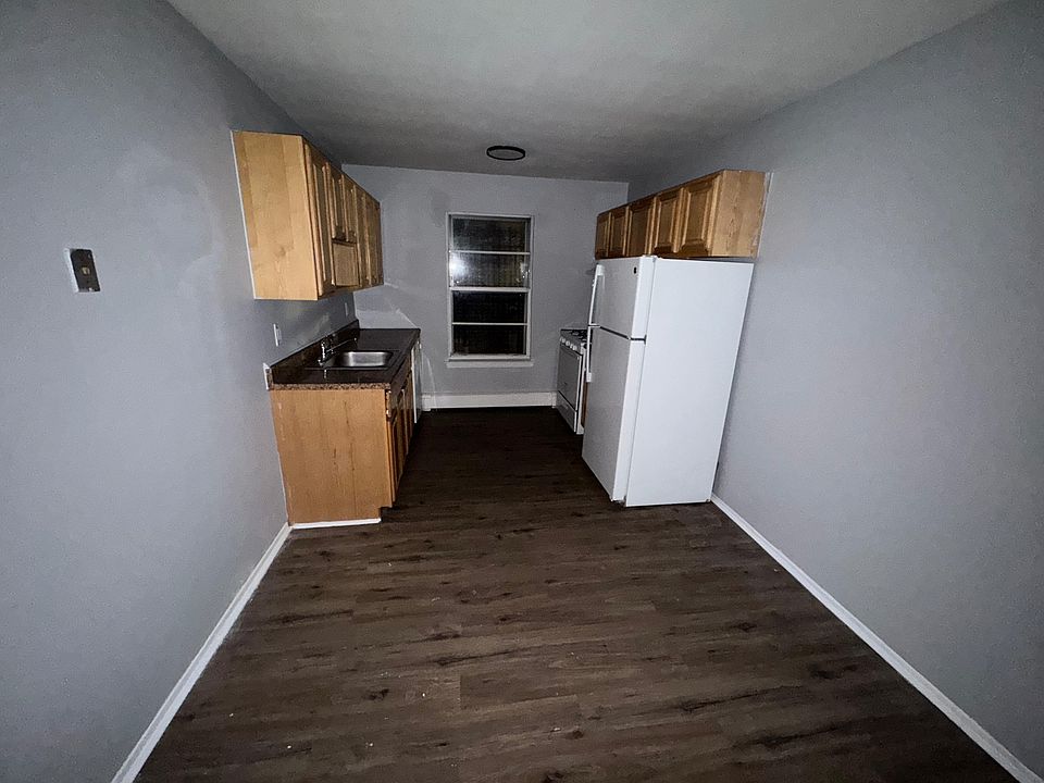 1st image of 54 W Stratford Pl #3AA