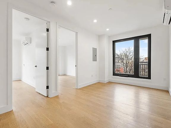 3rd image of 260 Gold St APT 521
