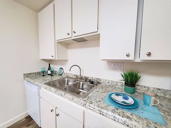 4th image of 7366 Mesa College Dr #27