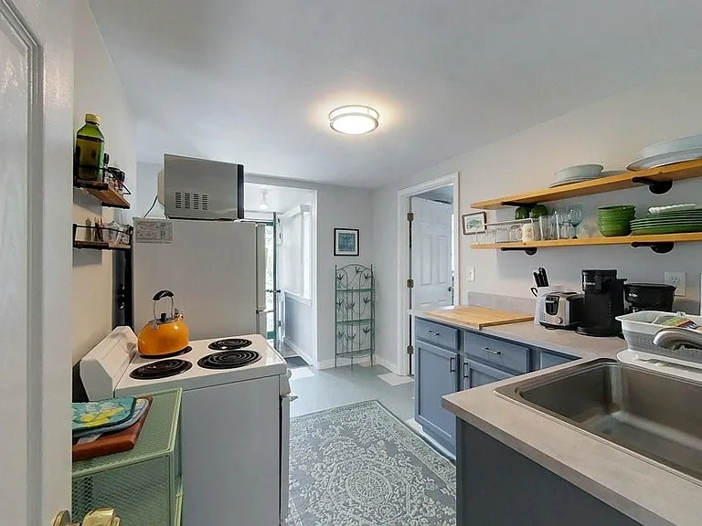 33 Warren Ave — Photo 7