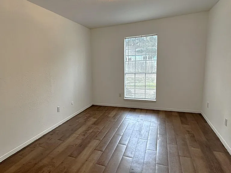 Timber Crossing Apartments — Photo 10